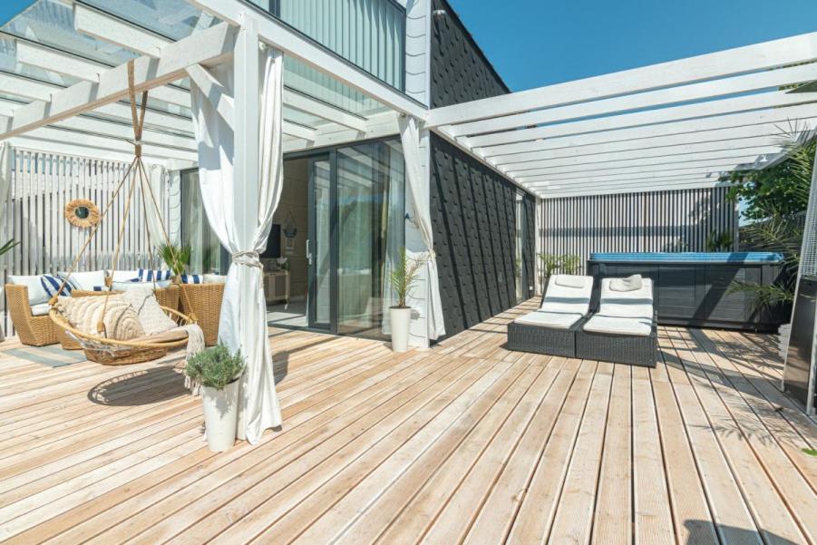 Summer House-Nowoczesne Domki Z Jacuzzi I Ladowarka Do Samochodu Wrzosowo  外观 照片